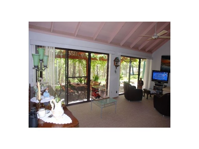 1 little Cobbs Lane, Mardi NSW 2259