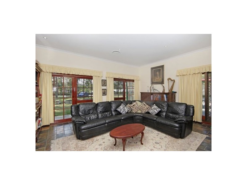 3  Holloway Drive, Jilliby NSW 2259