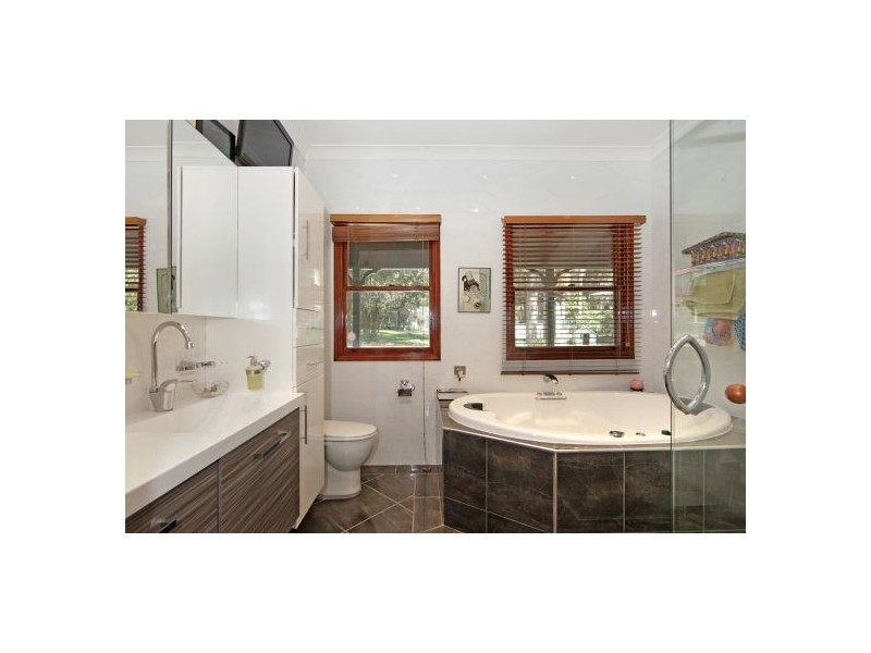 3  Holloway Drive, Jilliby NSW 2259