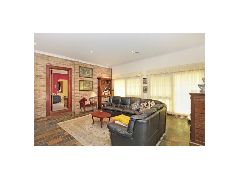 3  Holloway Drive, Jilliby NSW 2259