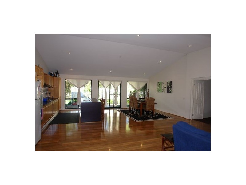 52 Burlington Ave, Jilliby NSW 2259