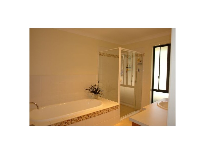 52 Burlington Ave, Jilliby NSW 2259