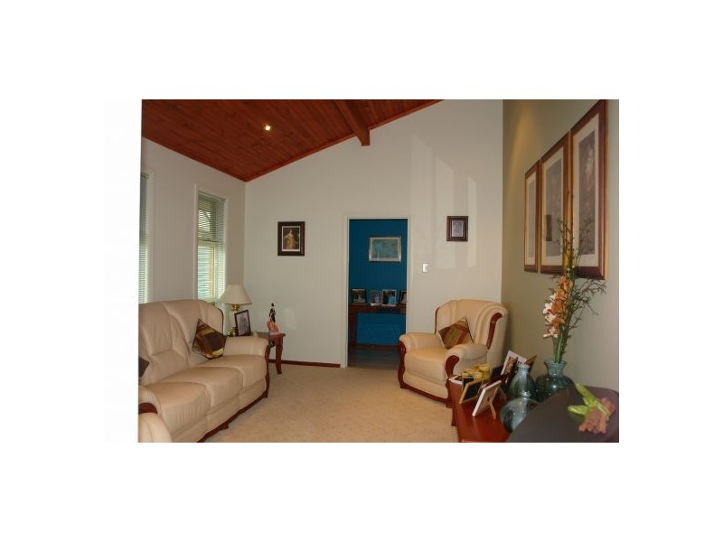 10 Ninian Close, Watanobbi NSW 2259