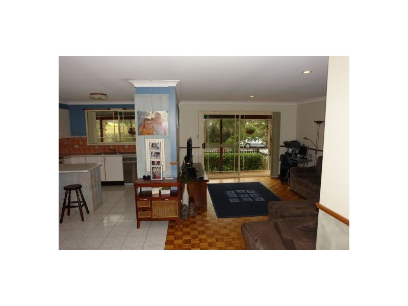67 Warner Ave, Tuggerawong NSW 2259