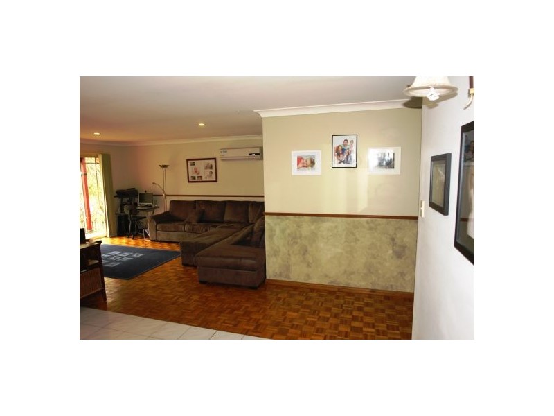 67 Warner Ave, Tuggerawong NSW 2259