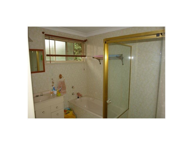 67 Warner Ave, Tuggerawong NSW 2259