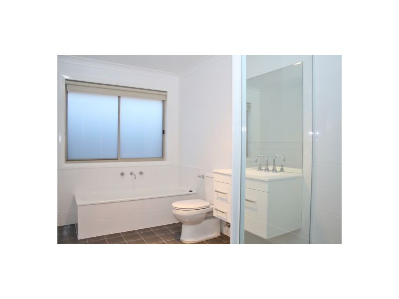 2/76 Ocean View Rd, Gorokan NSW 2263