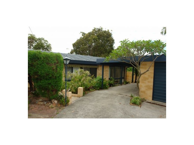 1 Karthina Close, Tuggerawong NSW 2259