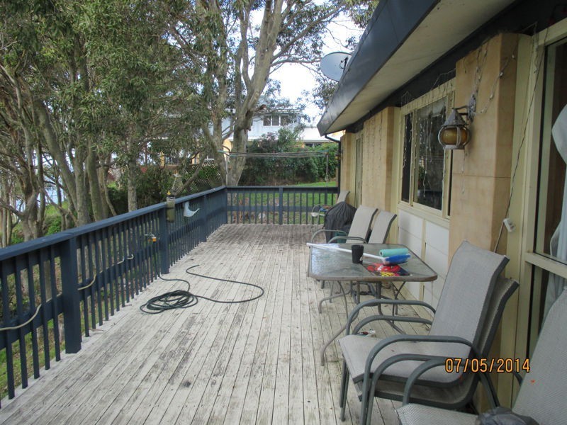 1 Karthina Close, Tuggerawong NSW 2259