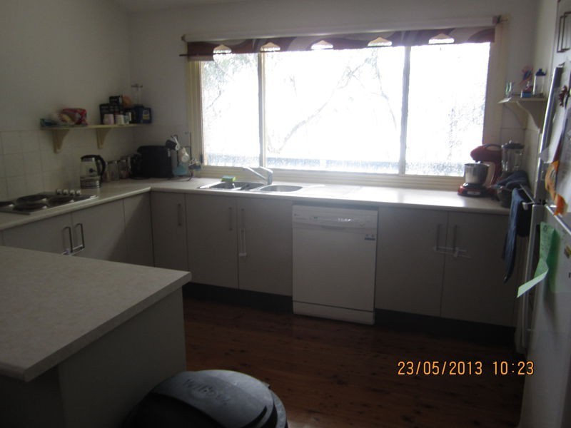 1 Karthina Close, Tuggerawong NSW 2259