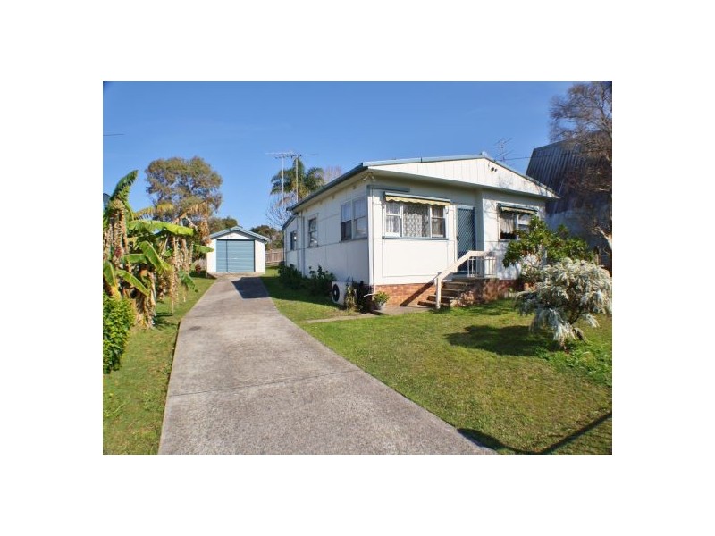 2 Vena Ave, Gorokan NSW 2263