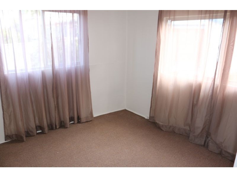 2 Vena Ave, Gorokan NSW 2263