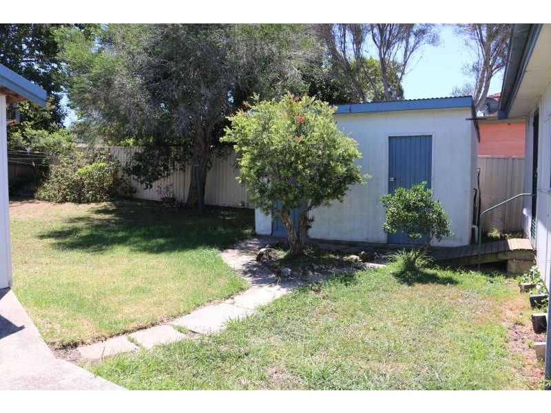 2 Vena Ave, Gorokan NSW 2263