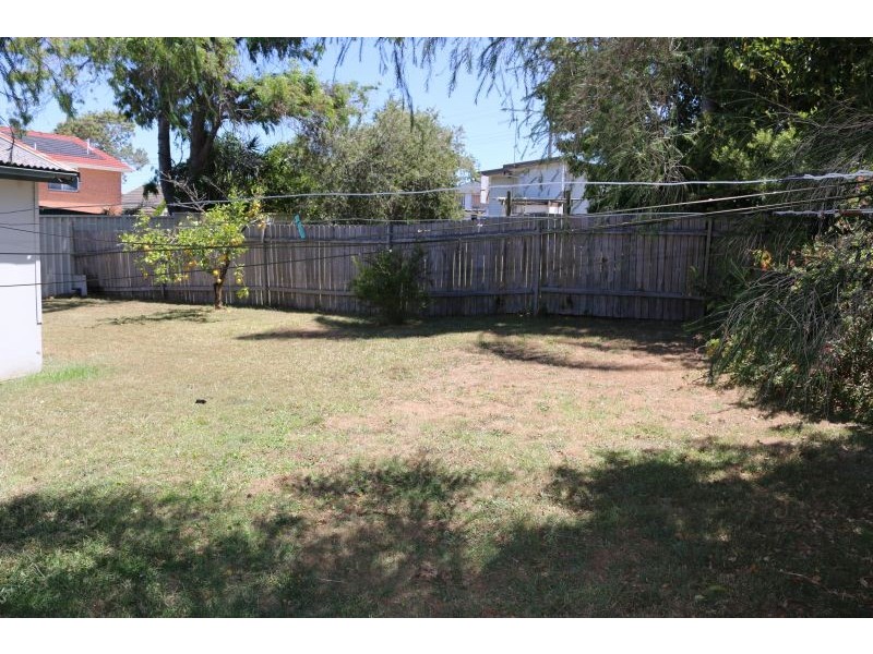 2 Vena Ave, Gorokan NSW 2263