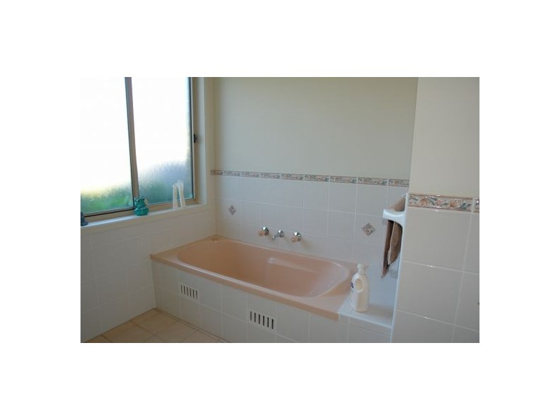 20 Burlington Avenue, Jilliby NSW 2259