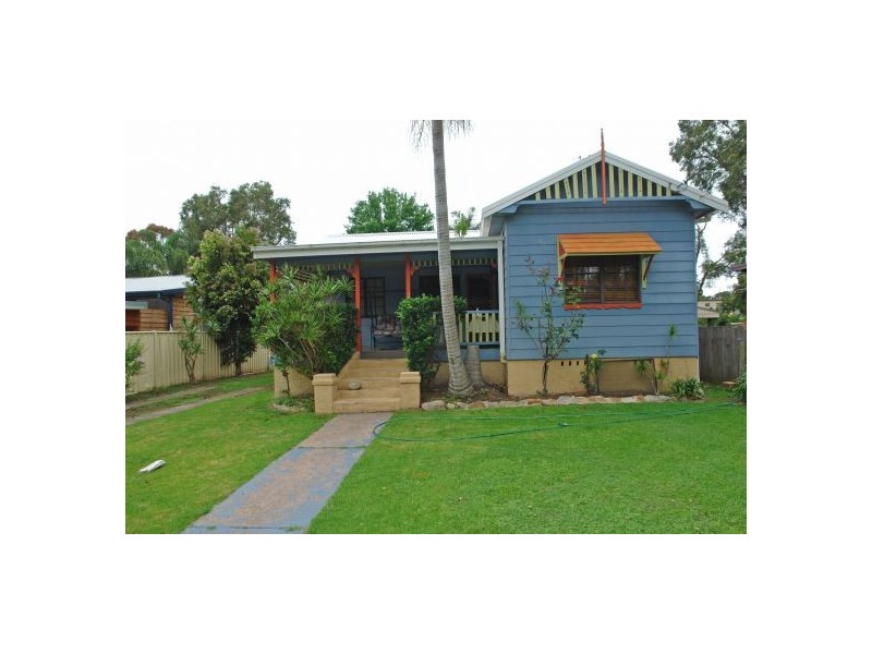 3 Warner Avenue, Tuggerawong NSW 2259