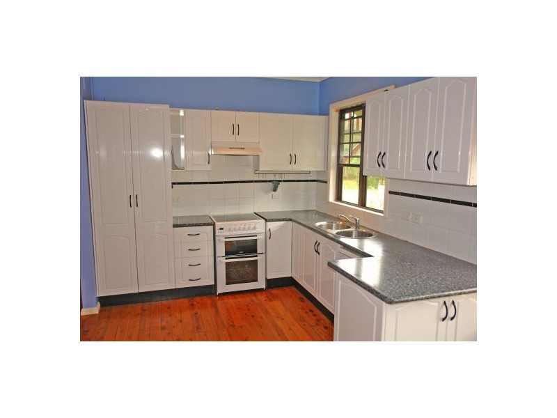 3 Warner Avenue, Tuggerawong NSW 2259