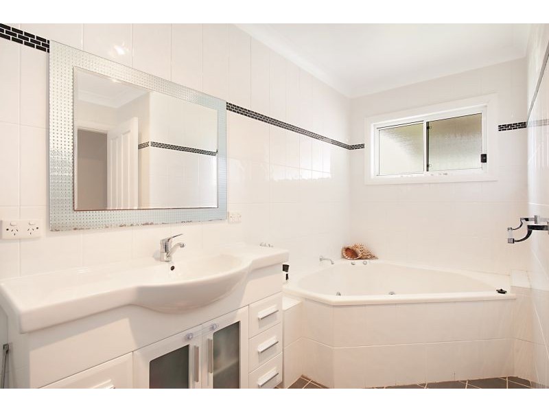 8 Anchor Avenue, Toukley NSW 2263