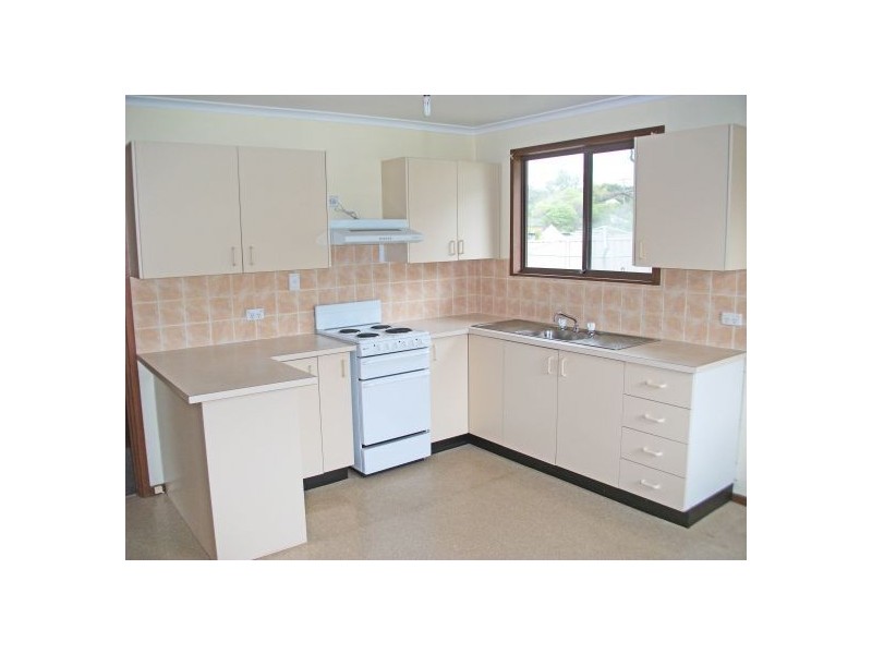 18 Cornwall Avenue, Gorokan NSW 2263