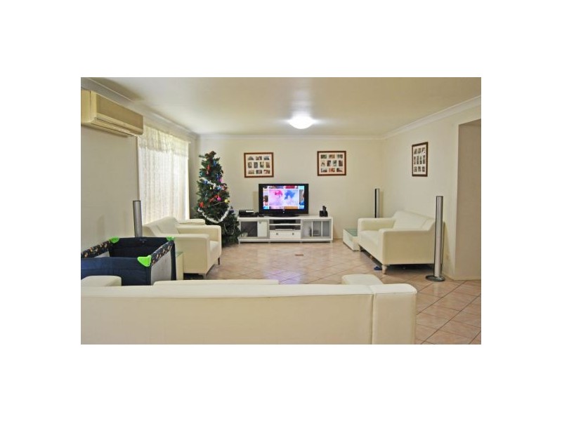 8 Mascord Avenue, Wadalba NSW 2259