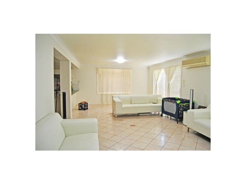 8 Mascord Avenue, Wadalba NSW 2259