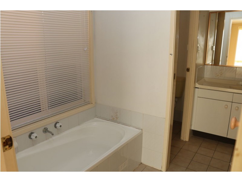 44 Dunrossil Ave, Watanobbi NSW 2259