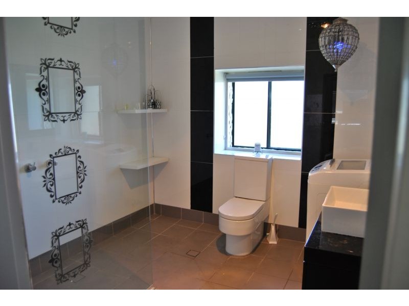 11 Beach Road, Canton Beach NSW 2263