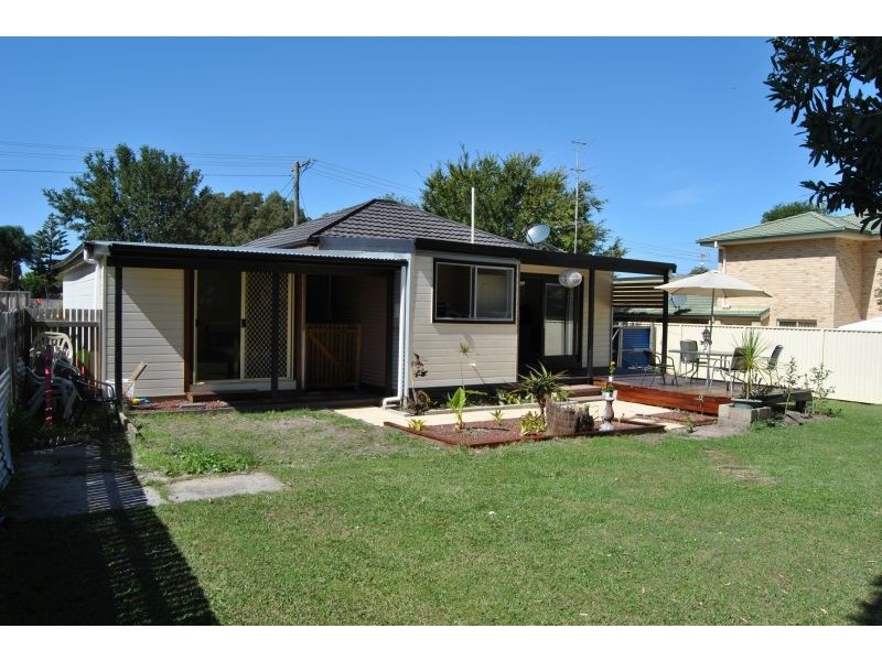 6 Nichols Avenue, Gorokan NSW 2263