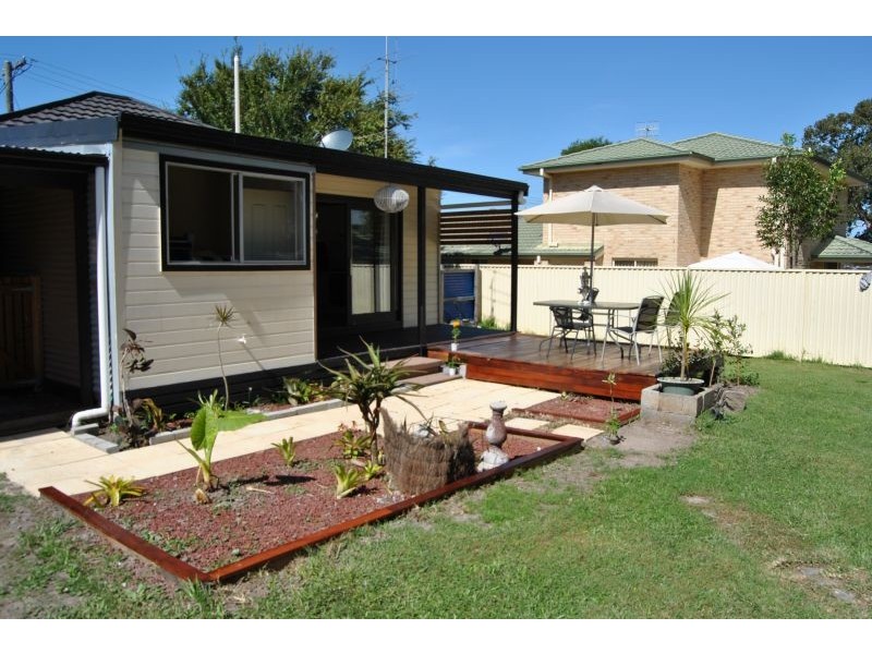 6 Nichols Avenue, Gorokan NSW 2263