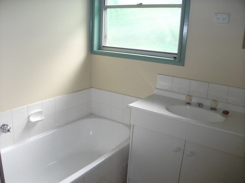 4 Kynan Close, Lake Haven NSW 2263