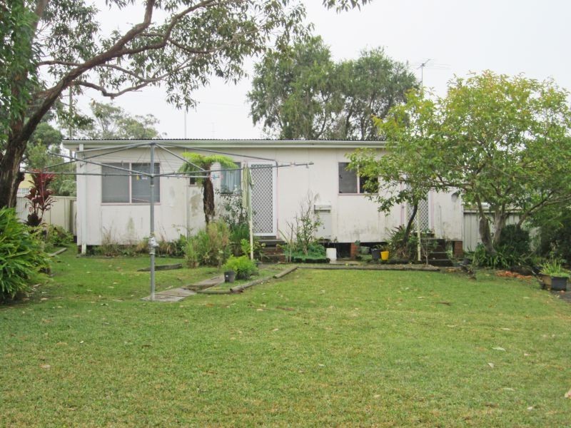 16 Merrendale Avenue, Gorokan NSW 2263