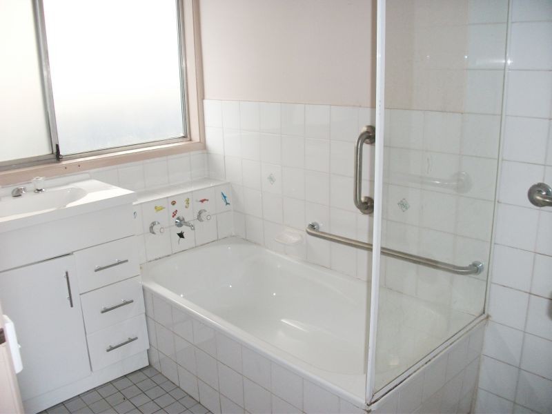 33 Stonehaven Avenue, Watanobbi NSW 2259