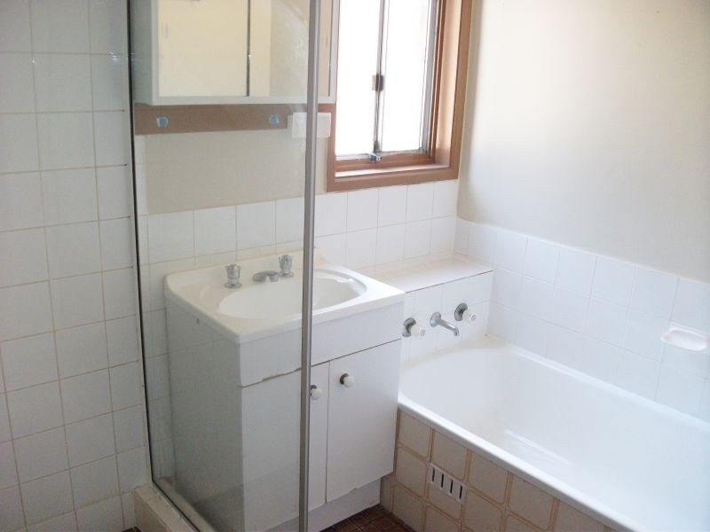 5 Gloucester Ave, Watanobbi NSW 2259