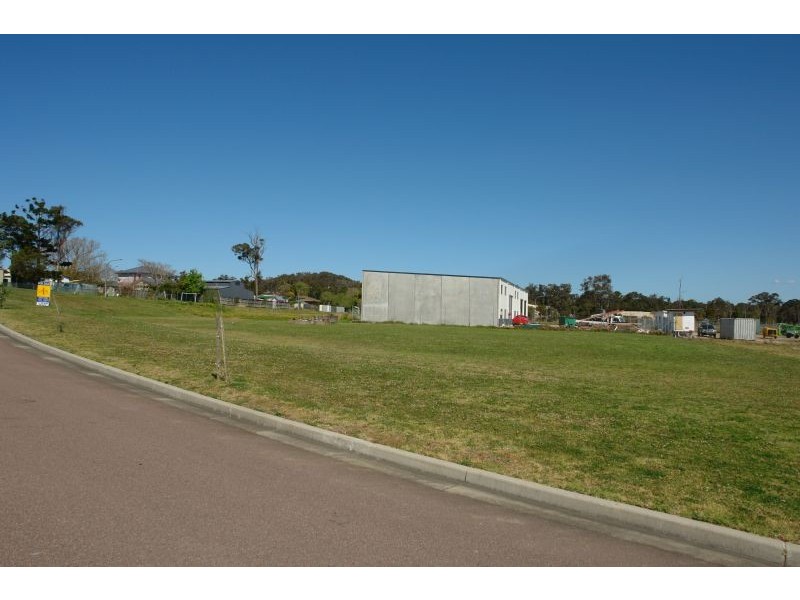 2 London Dr, Wyong NSW 2259