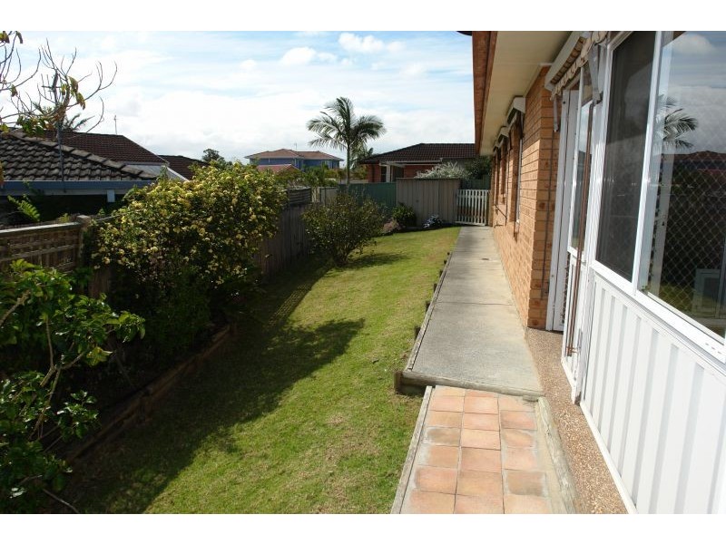 19 Sir Joseph Banks Drive, Bateau Bay NSW 2261