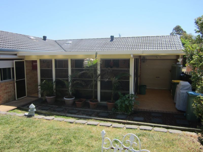 5 Newton Place, Blue Haven NSW 2262