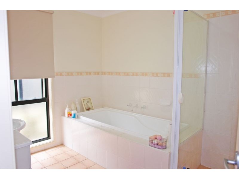 26 Settlement Drive, Wadalba NSW 2259