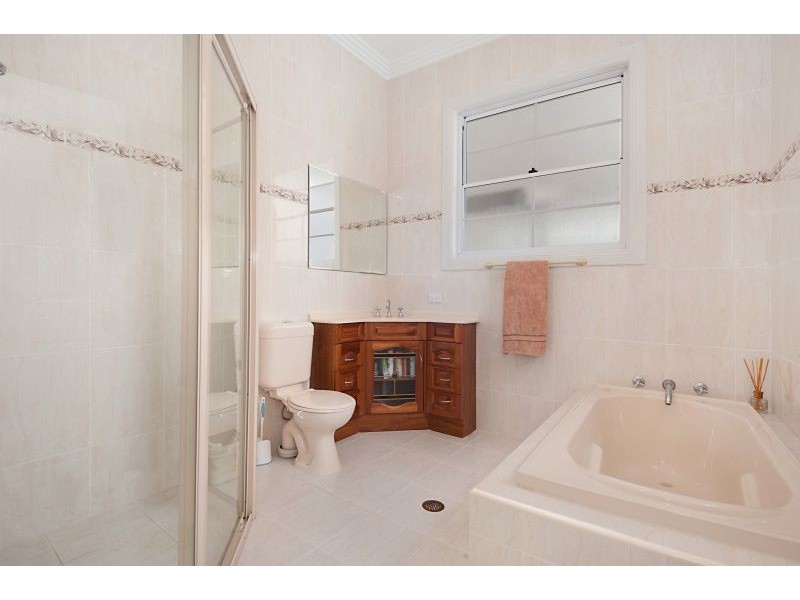 8 Robinvale Lane, Yarramalong NSW 2259