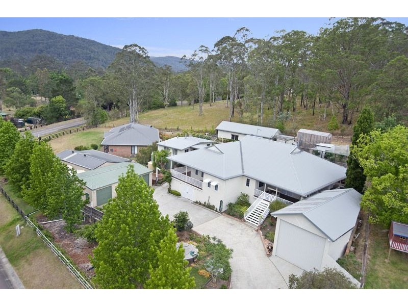 8 Robinvale Lane, Yarramalong NSW 2259