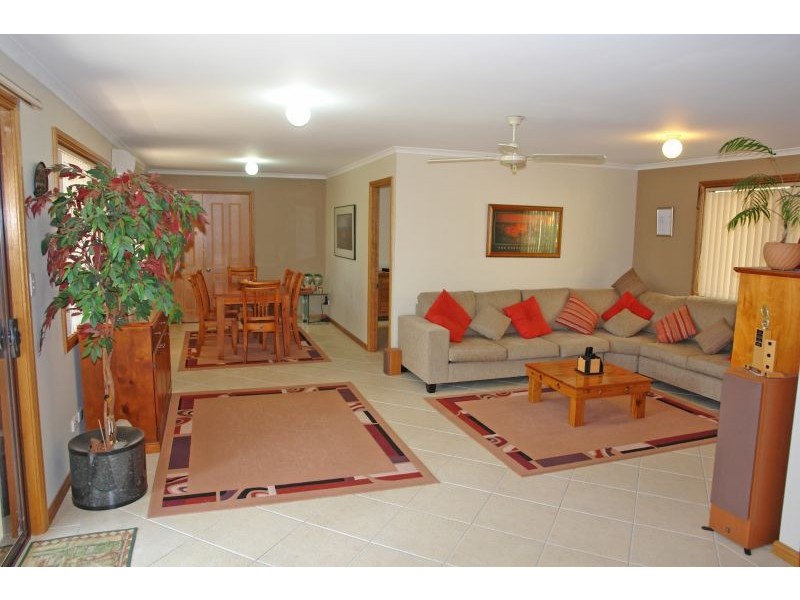 45 Sandra Street, Jilliby NSW 2259