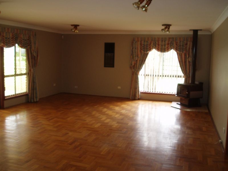 11 Brookfield Close, Jilliby NSW 2259