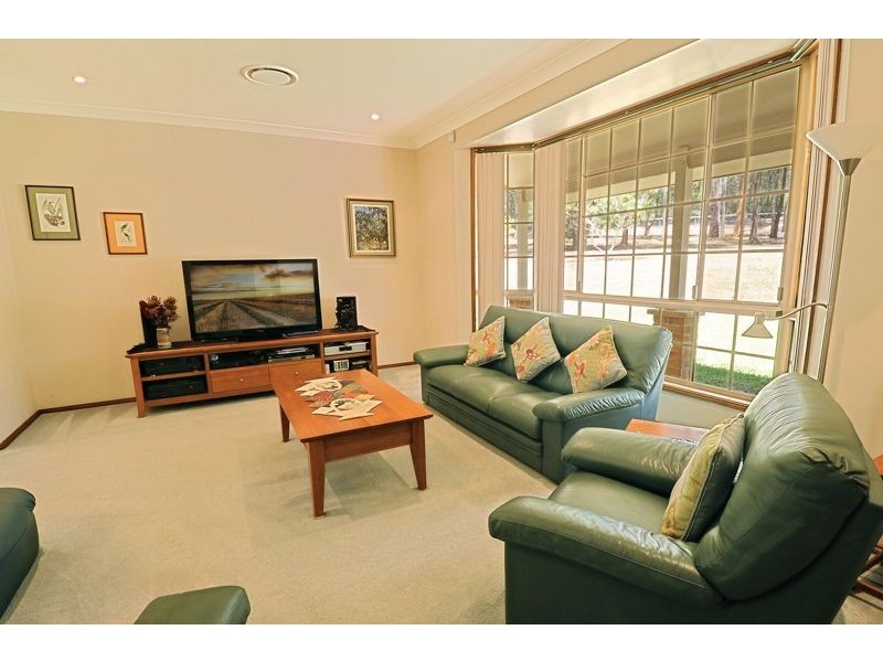 1 Pedaman Close, Jilliby NSW 2259