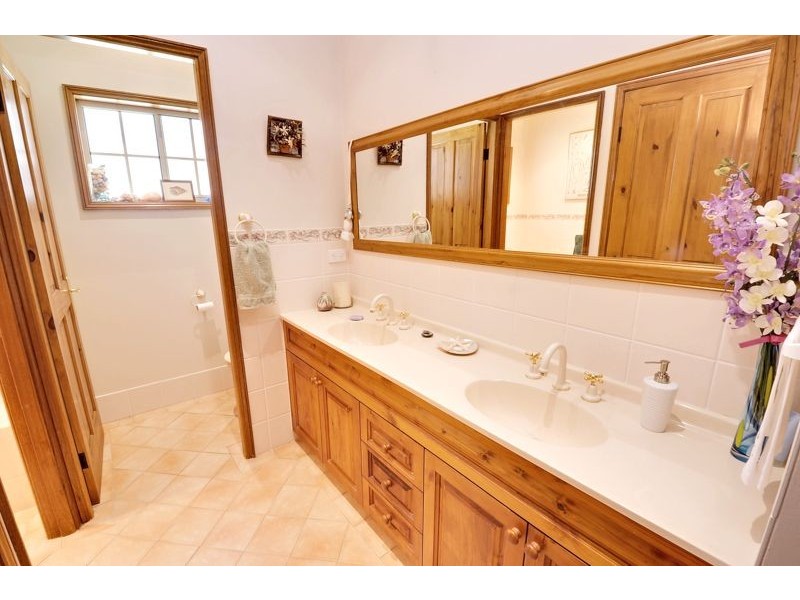 1 Pedaman Close, Jilliby NSW 2259