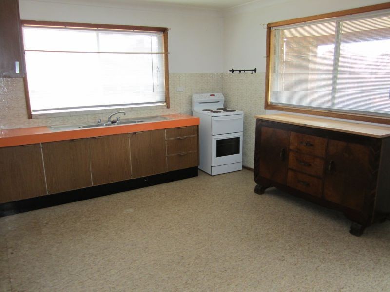 184 Wallarah Rd, Gorokan NSW 2263