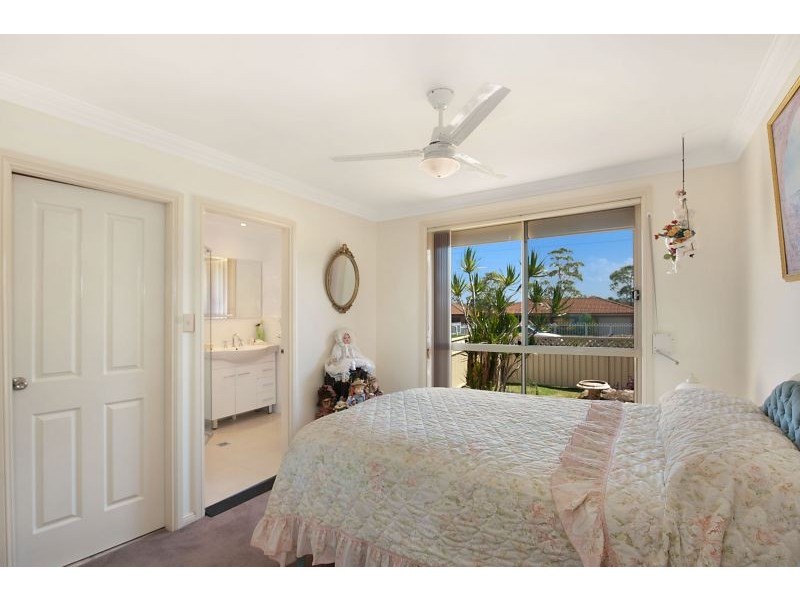 1a Crowe Street, Lake Haven NSW 2263