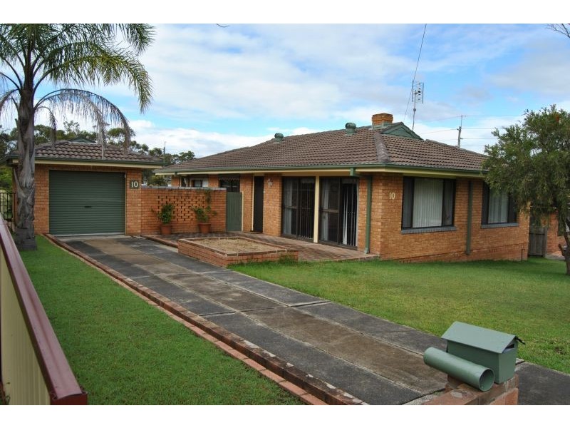 10 Morcombe Close, Gorokan NSW 2263