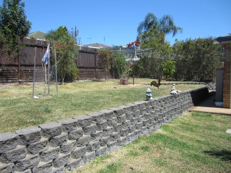 5 Newton Place, Blue Haven NSW 2262