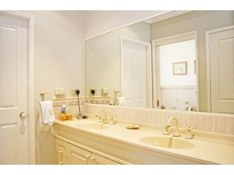 8 Wallarah Rd, Gorokan NSW 2263