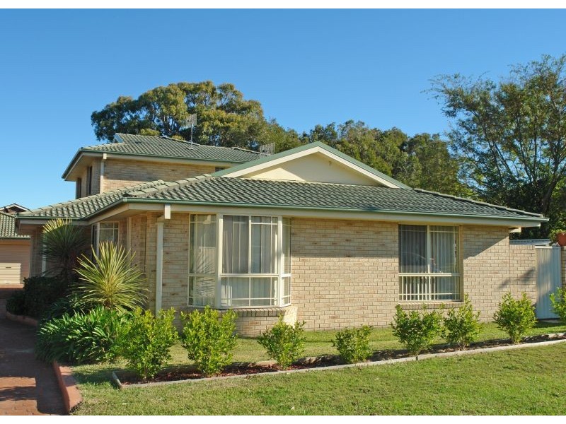 1/2 Nichols Avenue, Gorokan NSW 2263