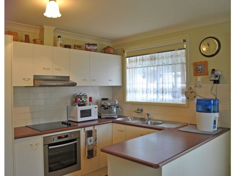 1/2 Nichols Avenue, Gorokan NSW 2263